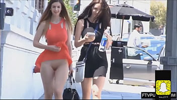 Deux Fille Chaude En Public