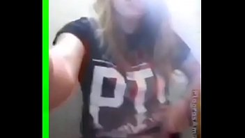 Siriricando A Buceta Rosada No Banheiro