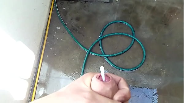 Se Saca La Leche En El Patio De La Casa