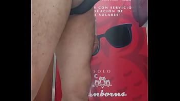 Presumiéndoles Tanga Negra De Nuevo En Los Baños Públicos.