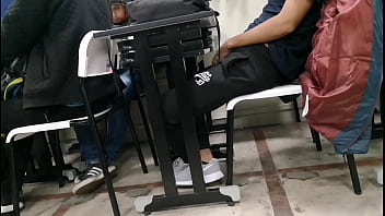 Tocandose El Bulto En Clase