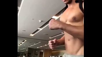 Gay, Running, Big-bulge, Gay-shorts, Macho-rico - Gay - 2025 - Sexy - Scene - Video 3169605