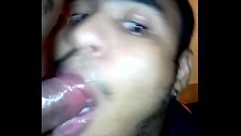 Ingulindo Esperma No Banheiro