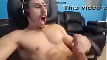 Bonitão Comendo Porra