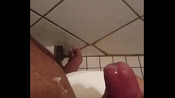 Gozada No Banheiro - cumshot, handjob, young, gay, gozada, banheiro, novinho - Video 3278245