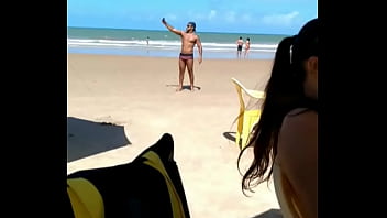 Macho Gostoso Desfilando Na Praia