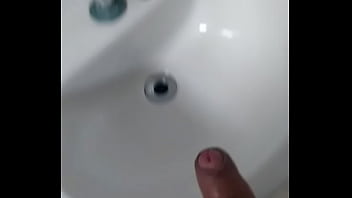 Punheta No Banheiro Do Trabalho - gozando-punheta, punheta-banheiro - Video 3155493