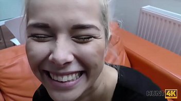 Hunt4k. Cash Rend Une Fille Modeste Prete Pour Laction Sale Avec Chasseur