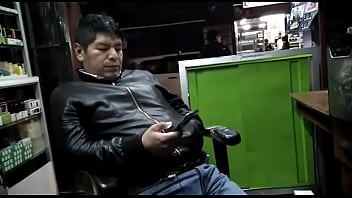 Aki Podemos Ver A Un Macho Alfa A Punto De Recibir.. Bien Richin Ahi!!!