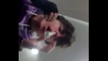 Cheirando Camisinha E Fodase