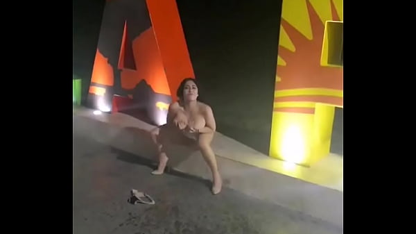 Latina Hace Squird En Publico En La Paz