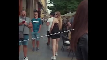 What' her name ? Cuál es su nombre ?