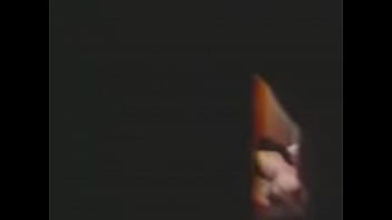 Espiando Vizinhos Pelo Buraco Da Parede De Madeira Desculpa Pela Tremedeira é Que Filmei Só Com Uma Mão A Outra Estava Ocupada Sacoméé