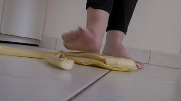 French, Feet, Femdom, Crushing, France, Trampling, Giantess, Crush, Pieds, Foot-fetish, Food-crushin - Feet - 2025 - Sexy - Session - Video 3182387