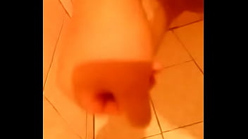 Masturbándose En El Baño - masturbation, ereccion - Video 3145455