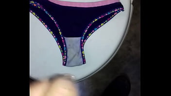 Mojando El Calzon De Mi Cuñada Colegiala