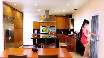 Who Is She? Quien Es Ella? - prima, tacones, vestido-rojo, cabello-lacio - Video 3145333