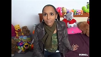 _hindoestaanse Alicia Laat Zich Neuken Door Een Kerstboomverkoper