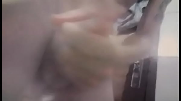 Magrinho Goza Na Punheta