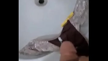 Calcinha E Banheiro Da Cunhada