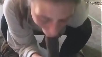 Slut Sucer Ma Bite Et Avaler Juste Après Nous Venons De Rencontrer