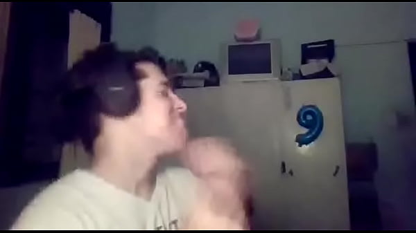 Hombre De Dudosa Procedencia Baila Sexy (termina Sexual)