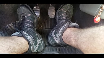 Dirigindo Com Botas Adidas Tamanho 44