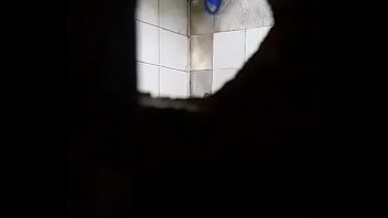 Gay Quay Lén Anh Trai Tắm