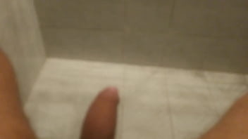 Chorros De Leche Caliente Aún Con La Mala Calidad Se Ve Como Sale Disparada