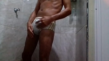 Pau Duro No Banho De Sunga Branca