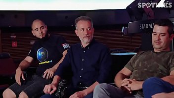 Tr_s Terraplanista Tomando Paulada De Um Cientista.