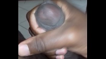 Novinho Gozando Gostoso - gozando, gostoso, novinha, menino, novinho, pauzudo - Video 3114769