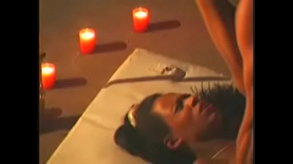 Negra Por Policía En Garaje