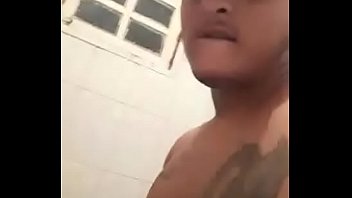 Gordinho Hetero Gozando Gostoso No Banheiro (parte1)