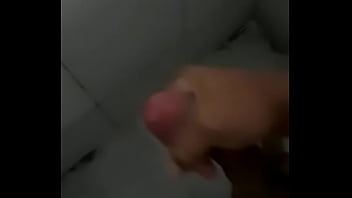 Hetero Boyzinho Batendo Uma No Chuveiro