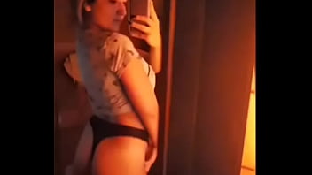 Chica Amateur Muestra Calzon De Su Mama Y El Suyo