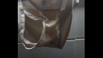 bắn tinh ướt quần lót