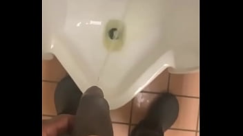 Dando Um Mijão - brasileiro, soloboy, pau-grande - Video 3135256