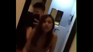 Scopata Di Fronte Allo Specchio