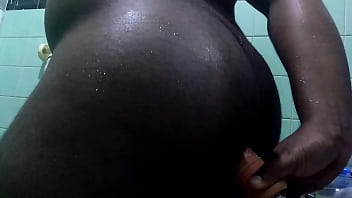 Aliviando O Cú Guloso