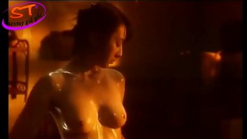 Người đ_u mà đẹp thế cơ chứ, tắm thế này nhìn vú với lồn ai mà chịu nổi