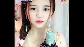 Gái Xinh Lyly Livestream Uplive