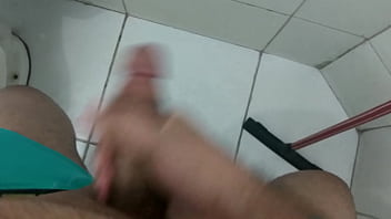 Descarregando O Tesão Do Mijo