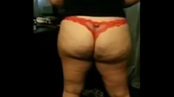 Esposa Vestindo A Calcinha