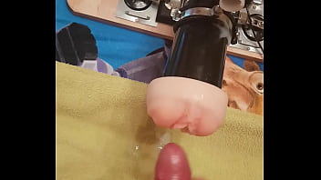 Sperma Auf Der Fickmaschine