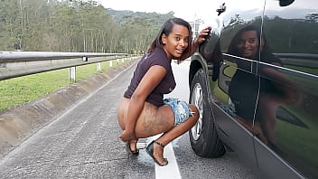 Samira Ferraz é Flagrada Fazendo Xixi - Aniaty Barboza - Ed J.