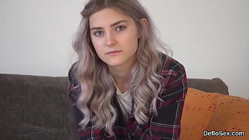 Tempting Teen Rubs Yummy Pussy Until She Is Coming