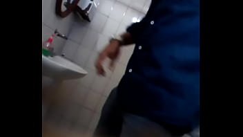 Flagra Número 1 No Banheiro