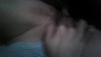 Fumando Varios Baseados, Filmado E Encaixando So A Cabecinha Na Xerequinha Com Ela Se Tocando E Parou Quando Viu Que Eu Tava Filmando. Parte 4 (deixem Os Coment_rios Que Mostraremos O Final)