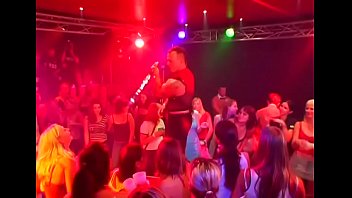 Blonde Cuties Lips Print On Wazoo